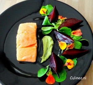 Zalm gekonfijt met rode biet en pestosaus