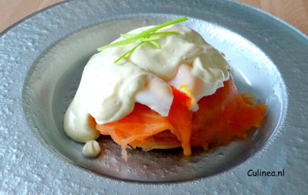 Eggs Benedict met gerookte zalm