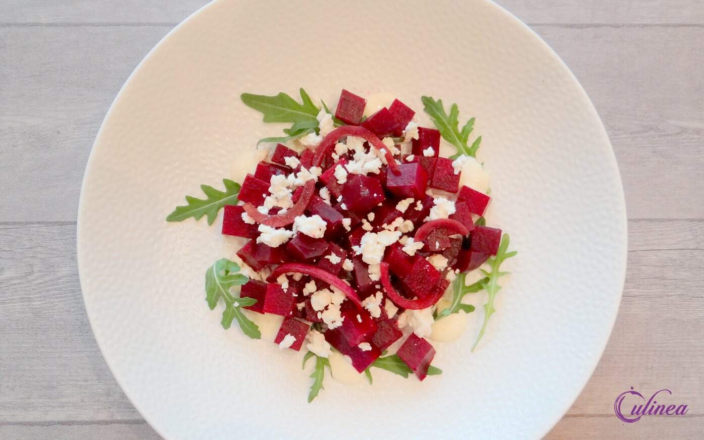 Rode bietensalade met feta en rode ui