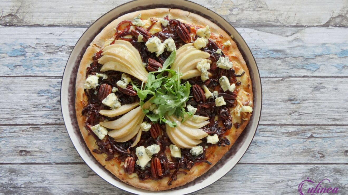 Pizza met balsamico uien, peer en Stilton