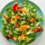 Salade met avocado en geroosterde pompoen