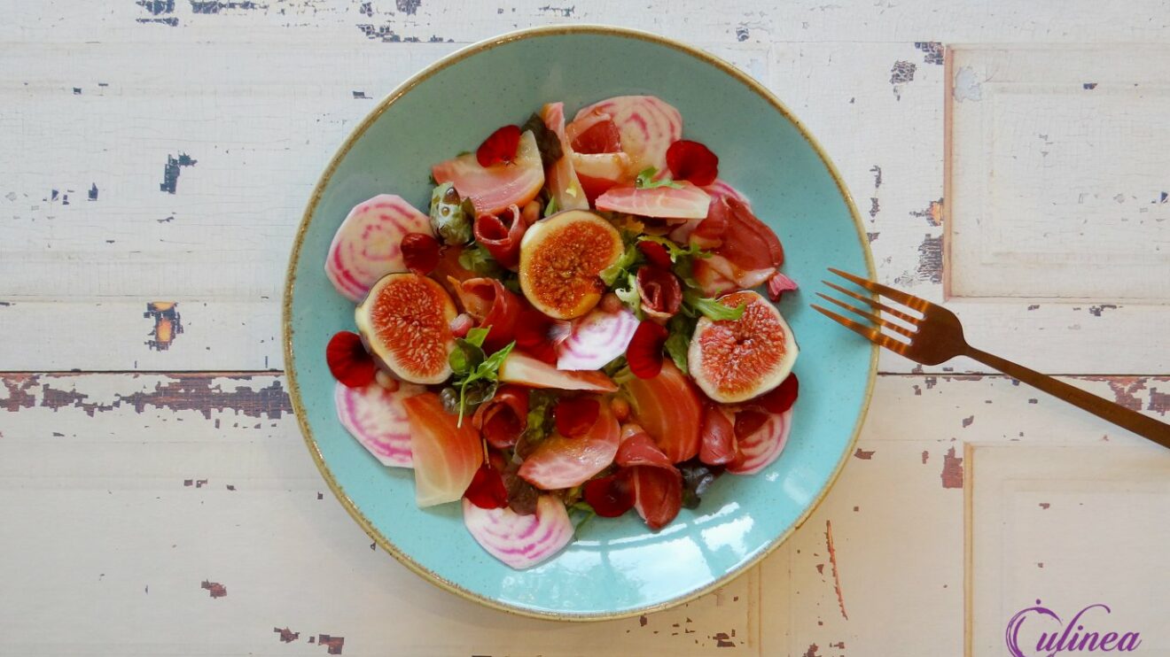 Salade met gerookte eendenborst, chioggia en vijgen