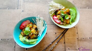 Poké bowl met zalm, enoki en avocado