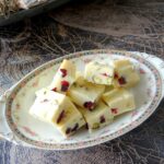 Witte chocolade fudge met pistache en cranberries