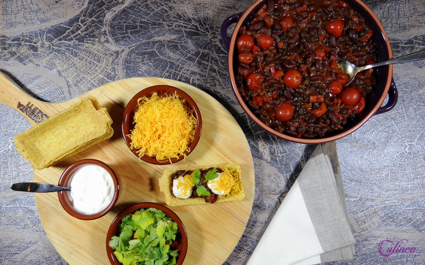 Vegetarische chili met zwarte en rode kidneybonen