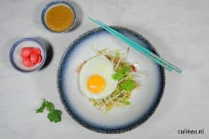 Nasi gemaakt van bloemkool rijst