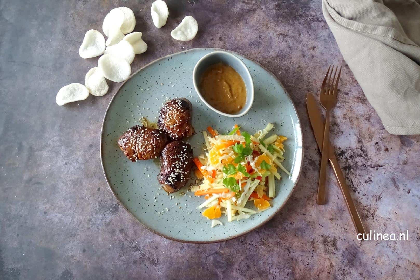 Varkenshaasmedaillons met satésaus