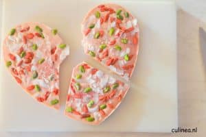 Witte chocoladehart met goji, kokos en pistache