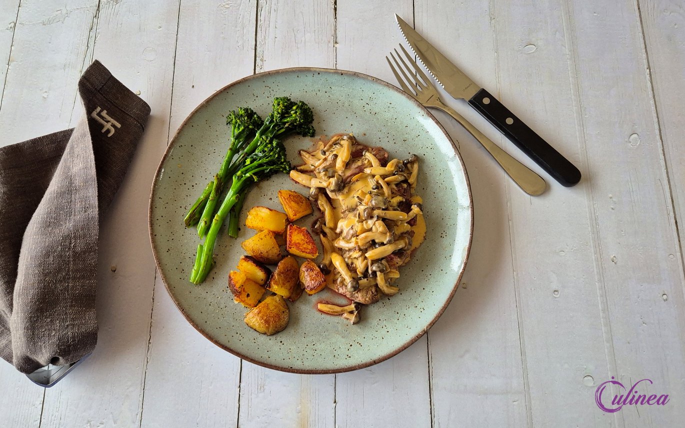 Biefstuk met champignonroomsaus en gebakken krieltjes