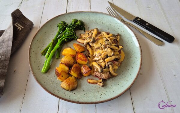 Biefstuk met champignonroomsaus en gebakken krieltjes