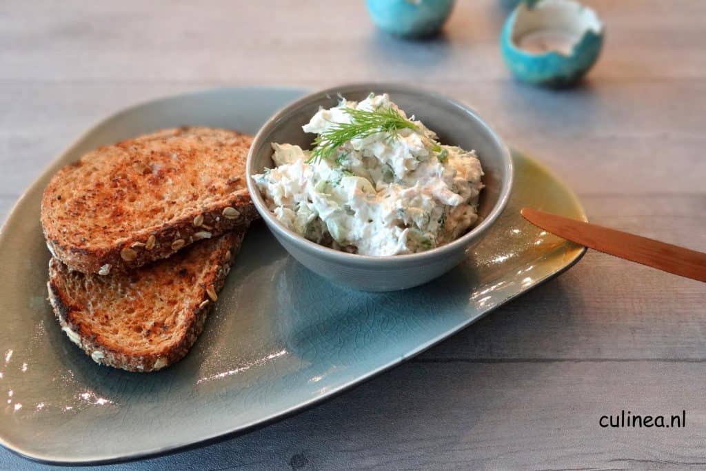 Dip van gerookte forel