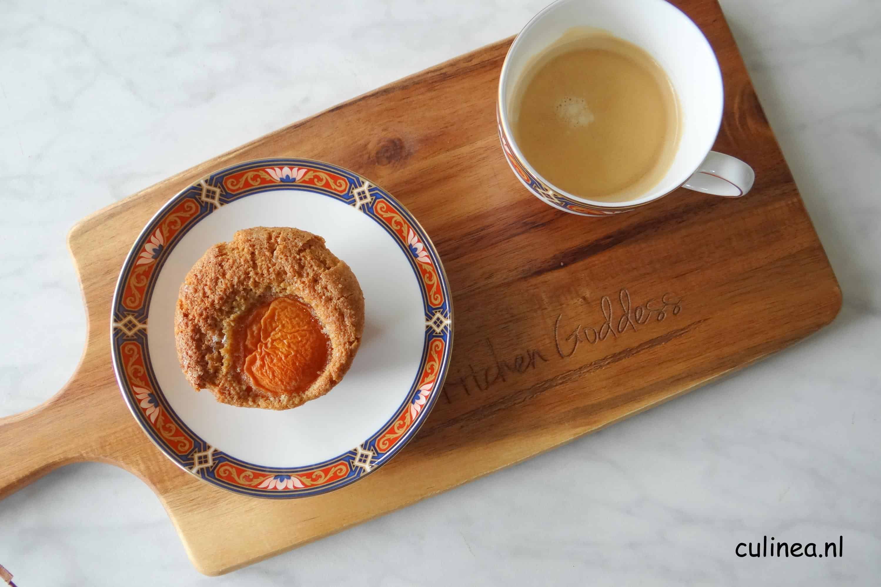 Amandelcakejes met abrikozen