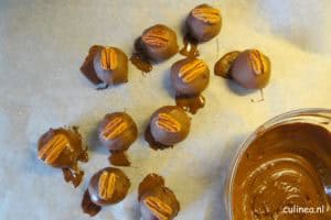 Pepernoot truffels met pecannoten