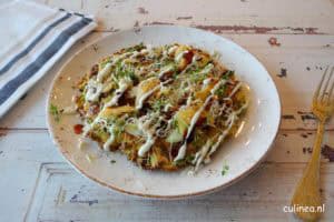 Japanse pannenkoek van savooiekool