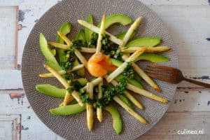 Asperge, avocado salade met pistache gremolata