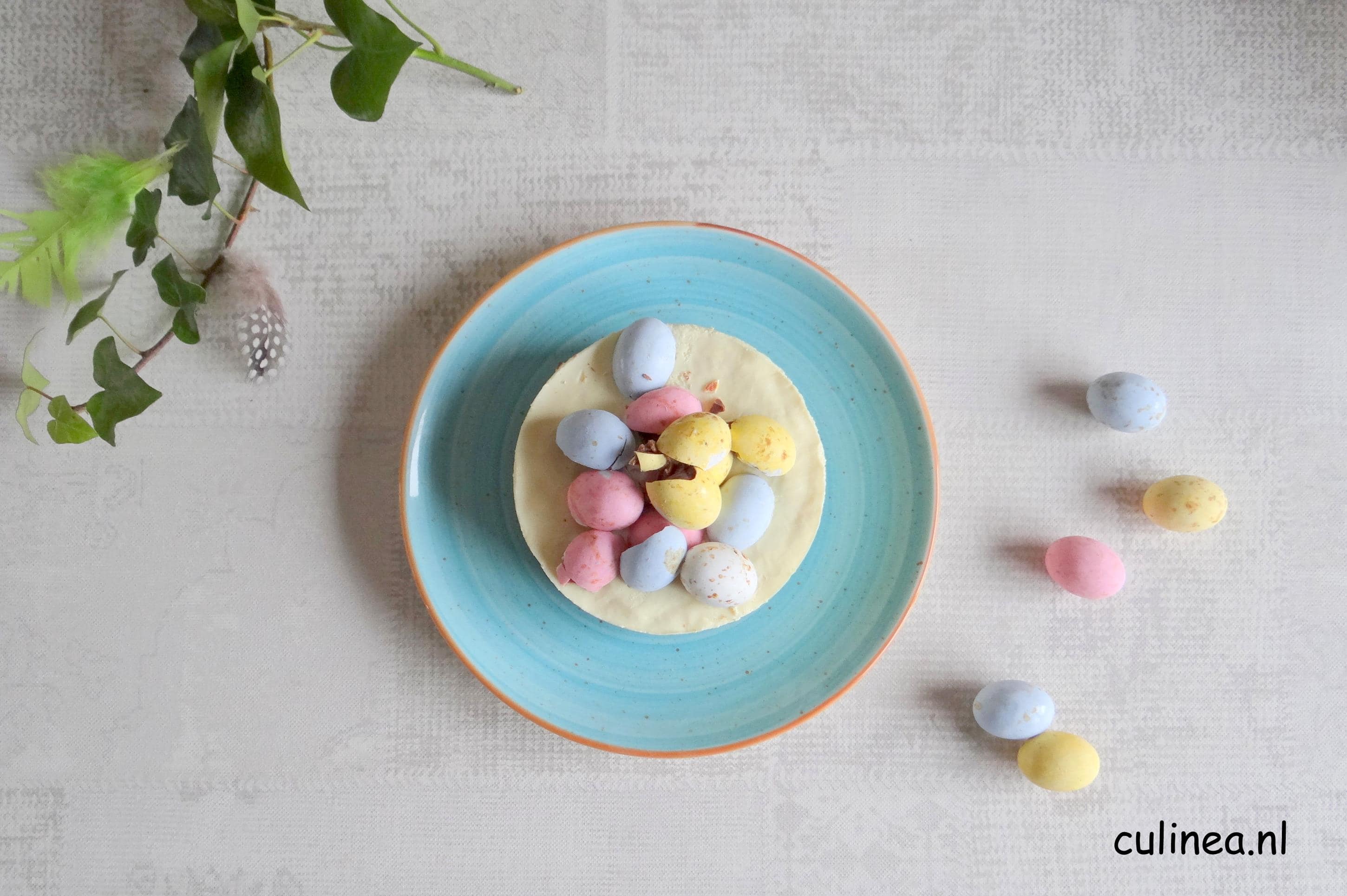Luchtige mini cheesecake met dragee eitjes