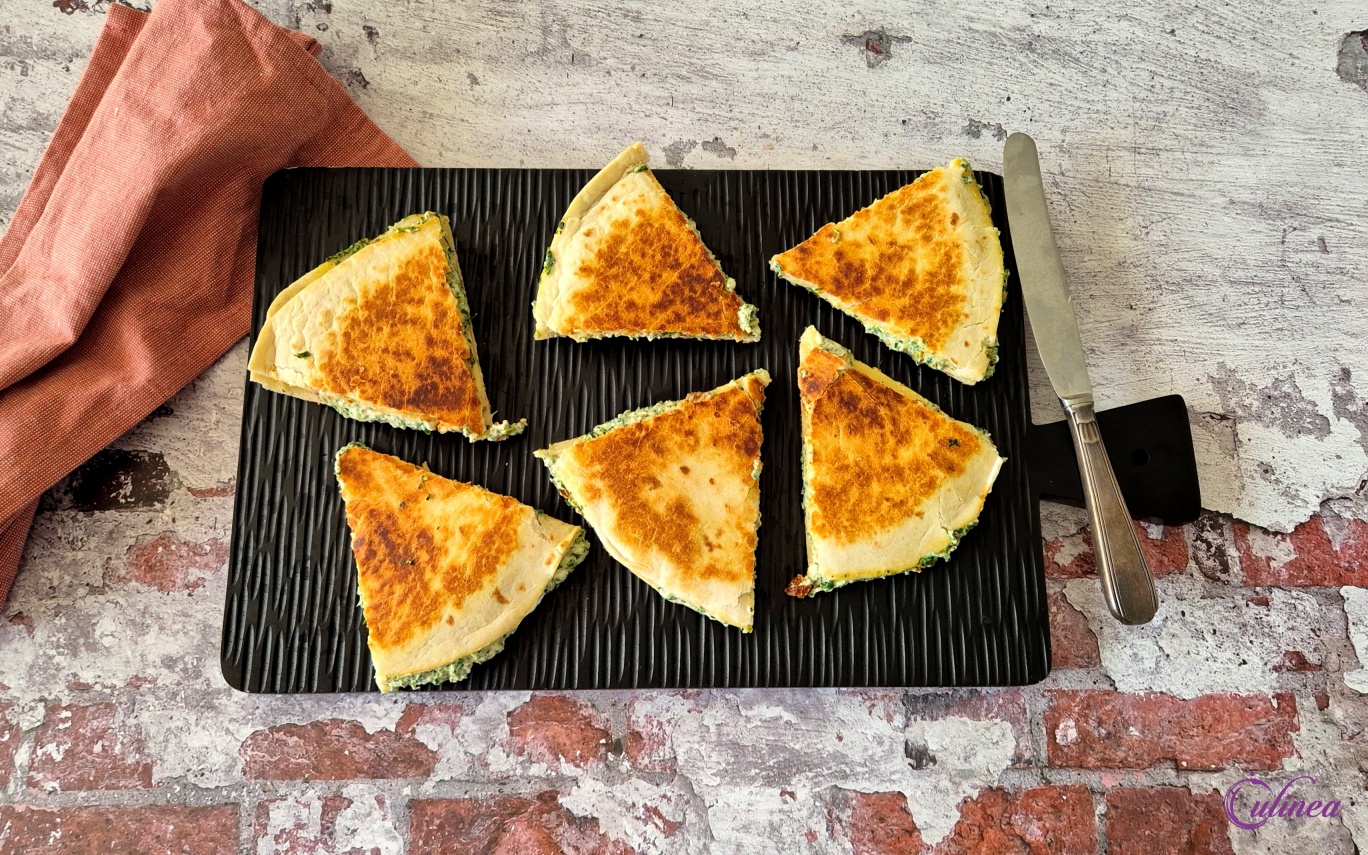 Piadina met ricotta, scamorza, spinazie en zongedroogde tomaten