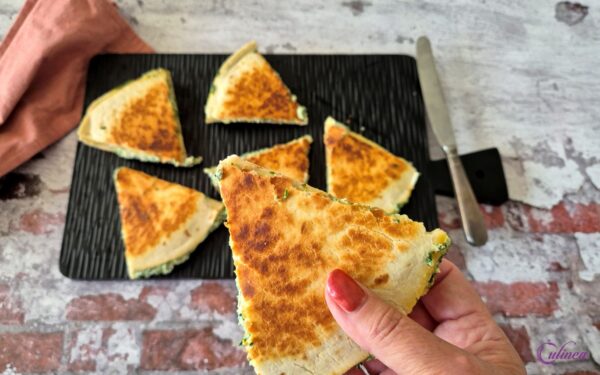 Piadina met ricotta, scamorza, spinazie en zongedroogde tomaten 