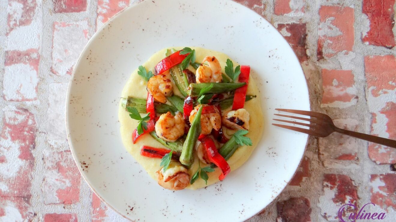 Polenta met garnalen, okra en paprika