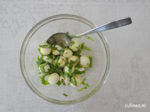 Cherrytomaatjes met gemarineerde mozzarellabolletjes