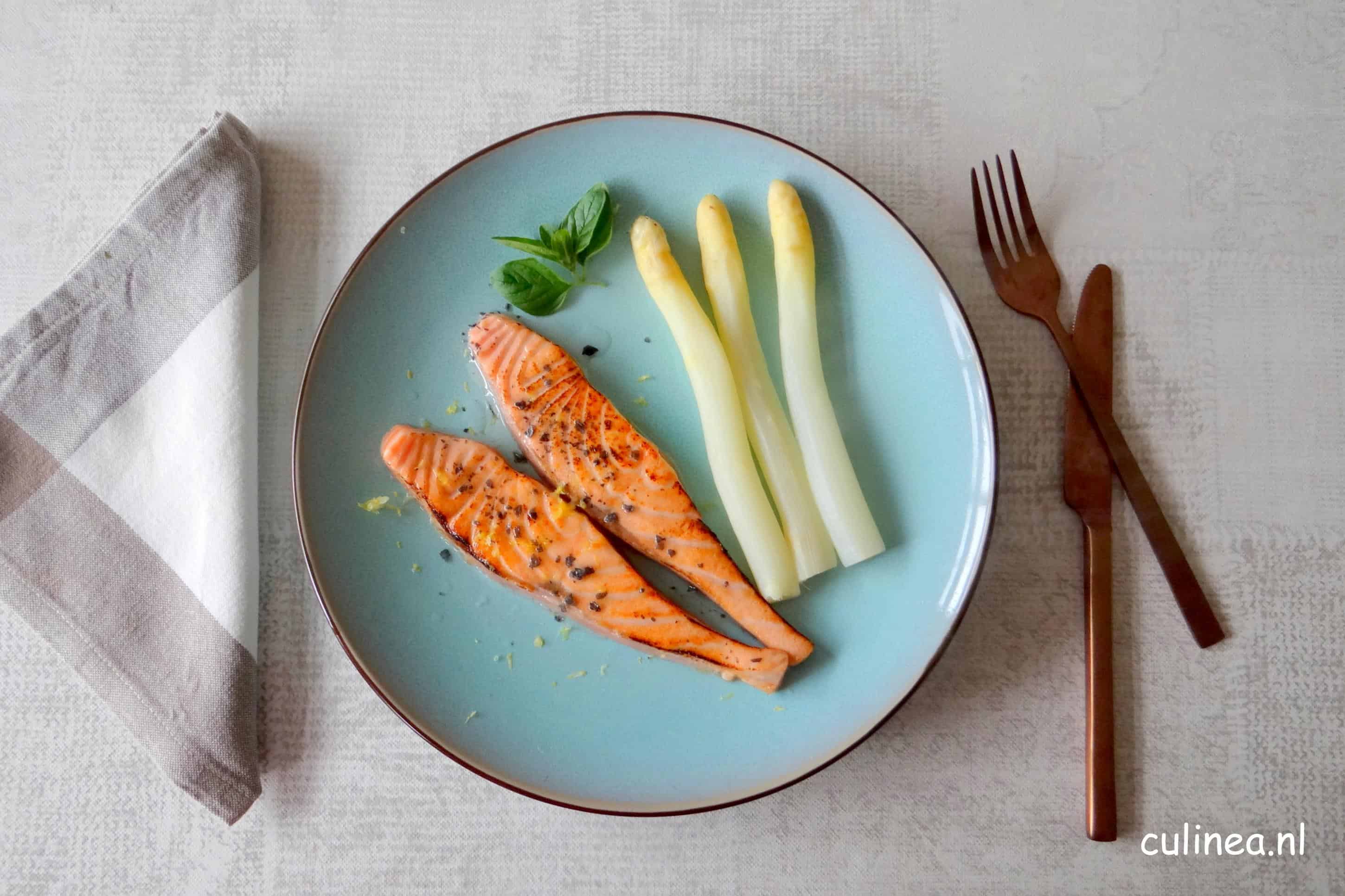 Gebrande zalmfilet met asperges