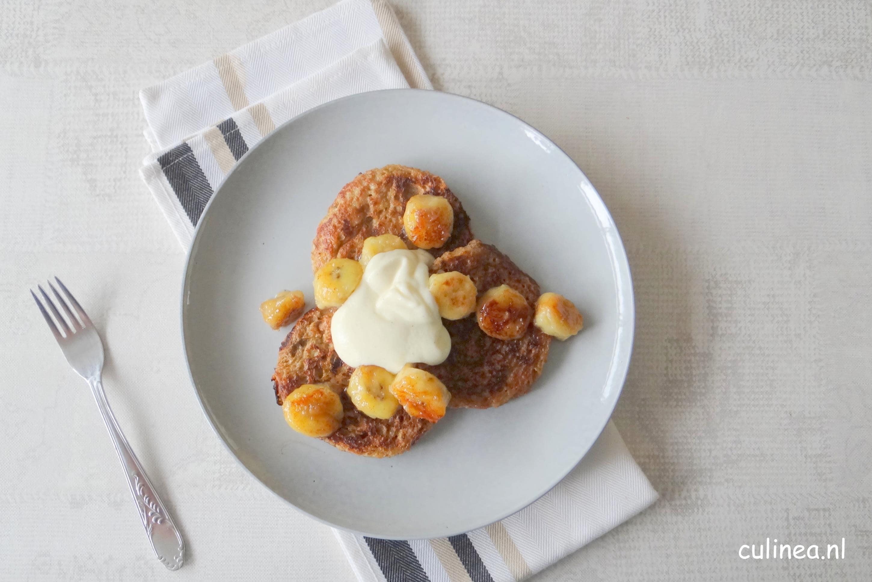 Wentelteefjes met gekaramelliseerde banaan
