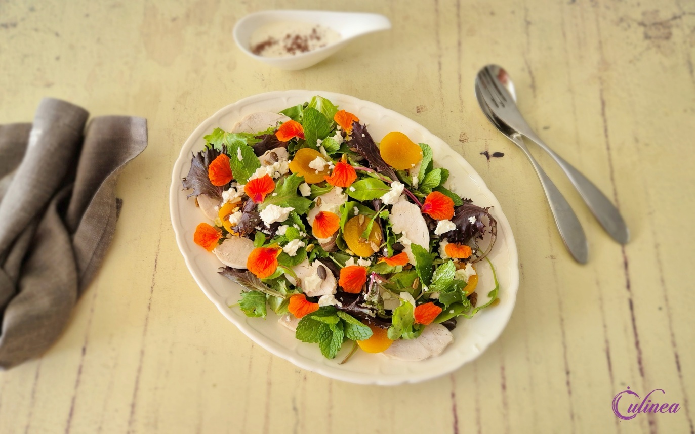 Kipsalade met abrikozen, feta en verse munt