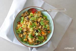 Parelcouscous salade met aubergine, courgette en paprika