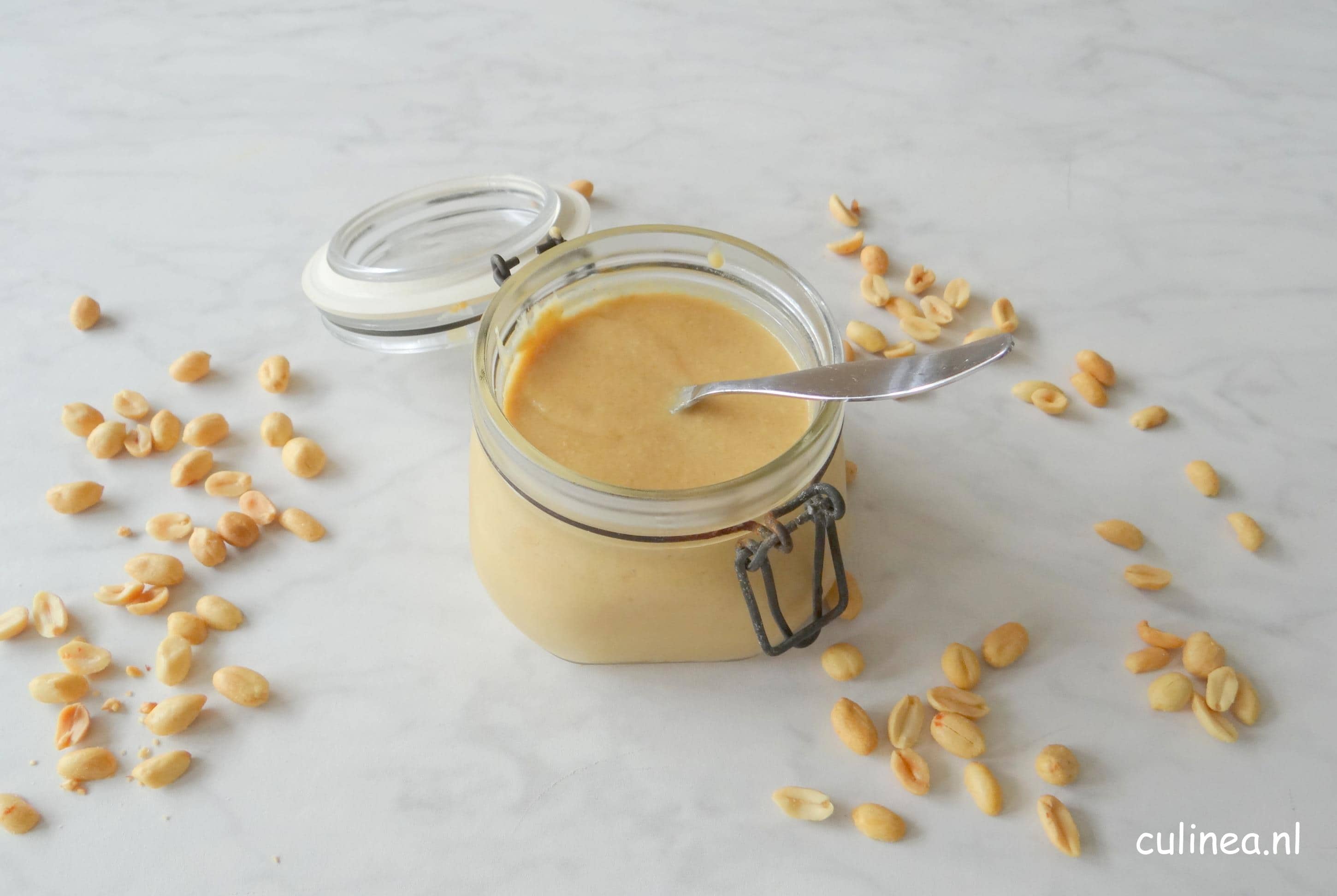 Zelfgemaakte proteïne pindakaas