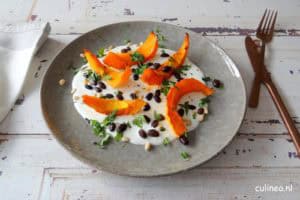 Gegrilde pompoen met een feta yoghurtdip