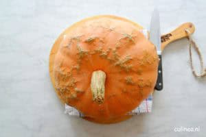 Hoe snijd je een pompoen in stukken of blokjes