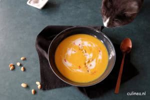 Thaise pompoen soep met kokosmelk