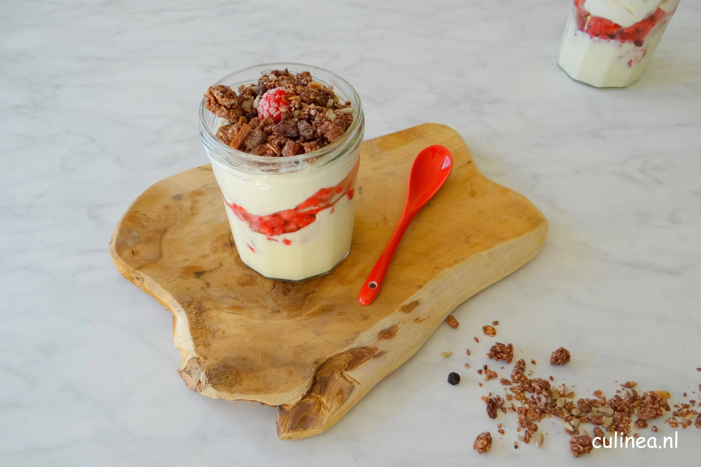 Vlaflip met frambozen en granola