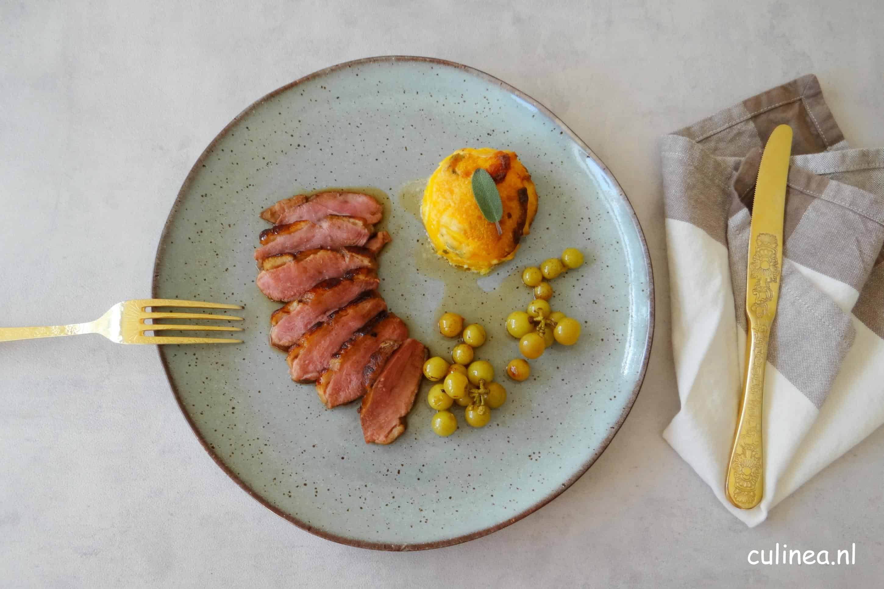 Eendenborst met ingelegde druiven