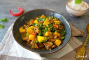 Kip kerrie met erwtjes, mango en rijst