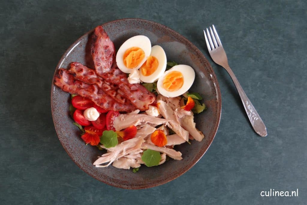Simpele kipsalade met bacon en ei
