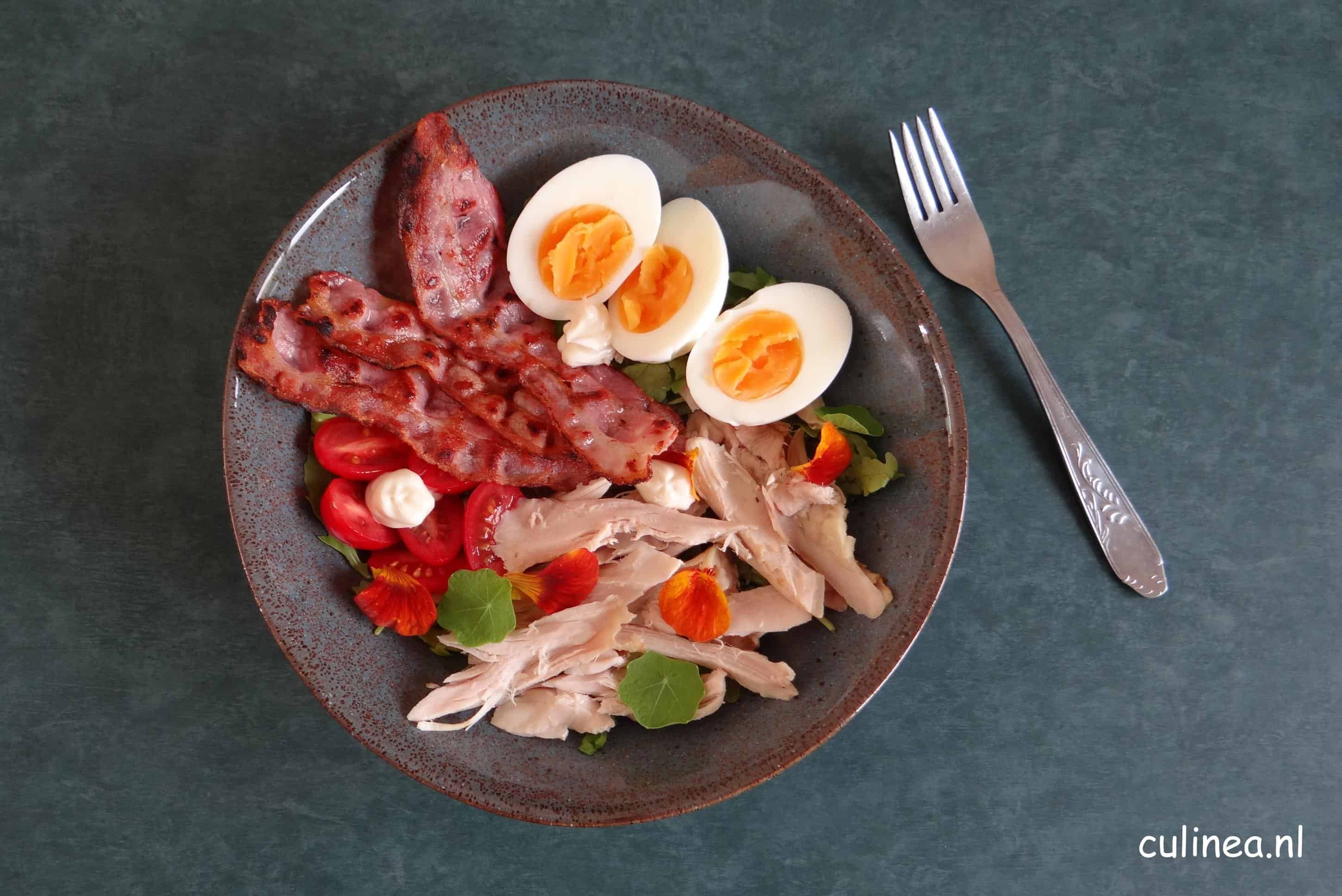 Simpele kipsalade met bacon en ei