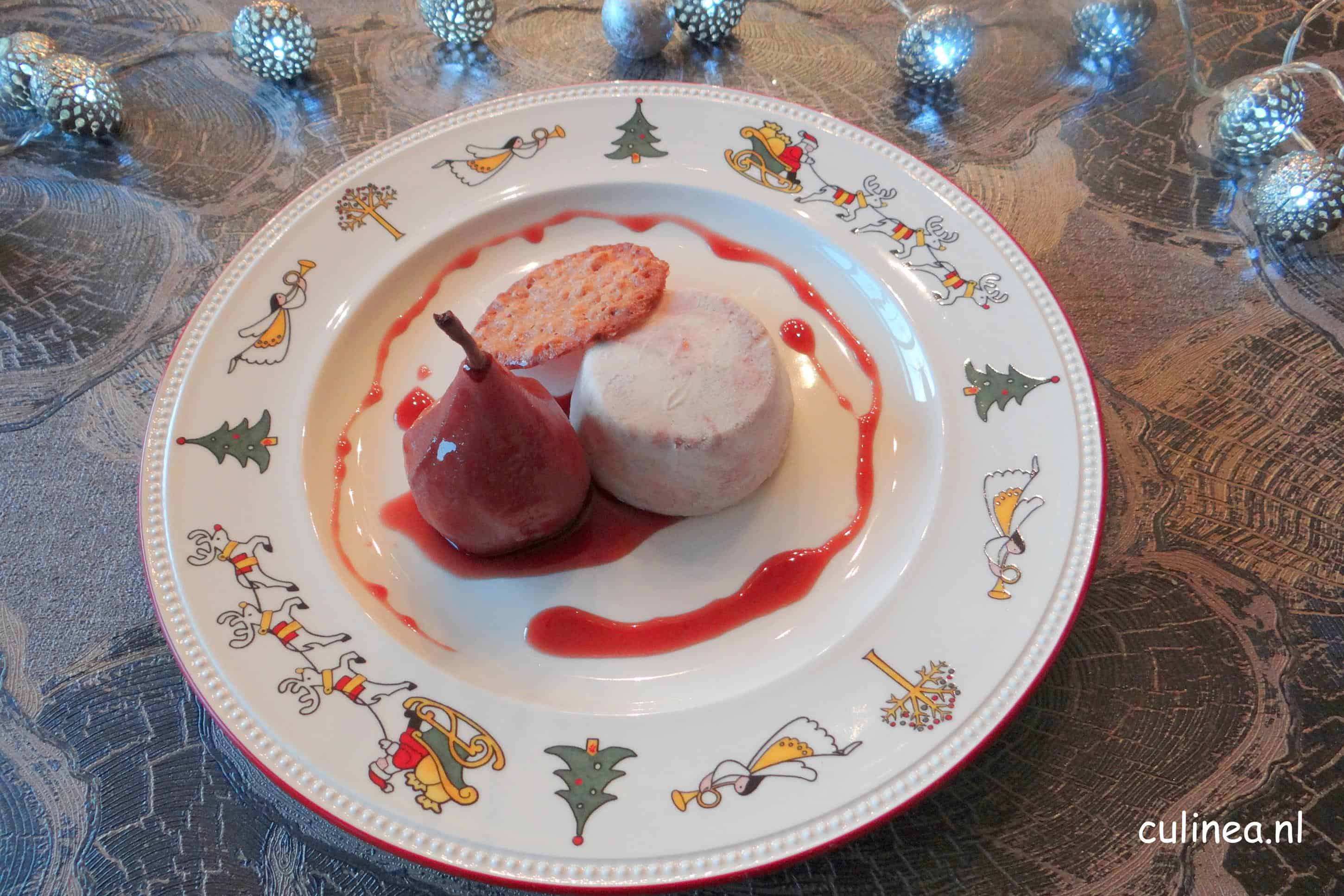 Stoofperenijs met een stoofpeertje en kletskop