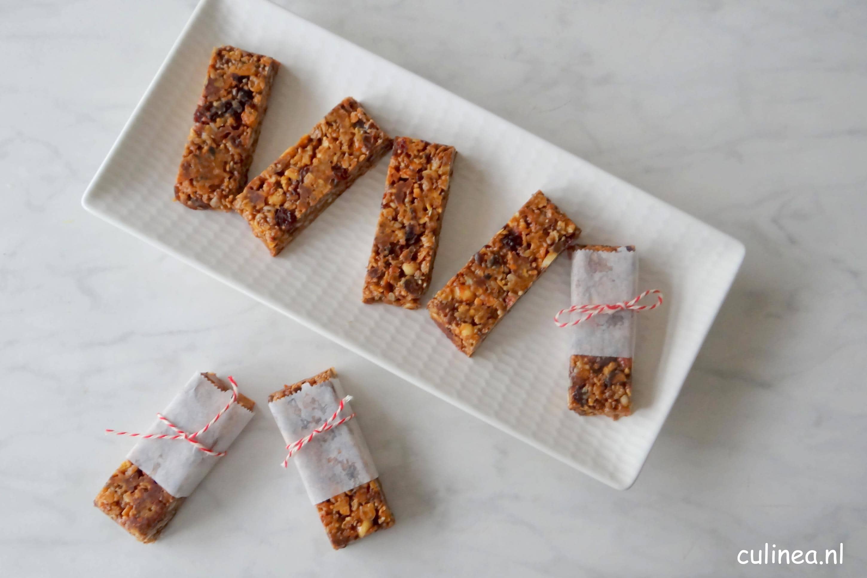 Zelfgemaakte granola repen