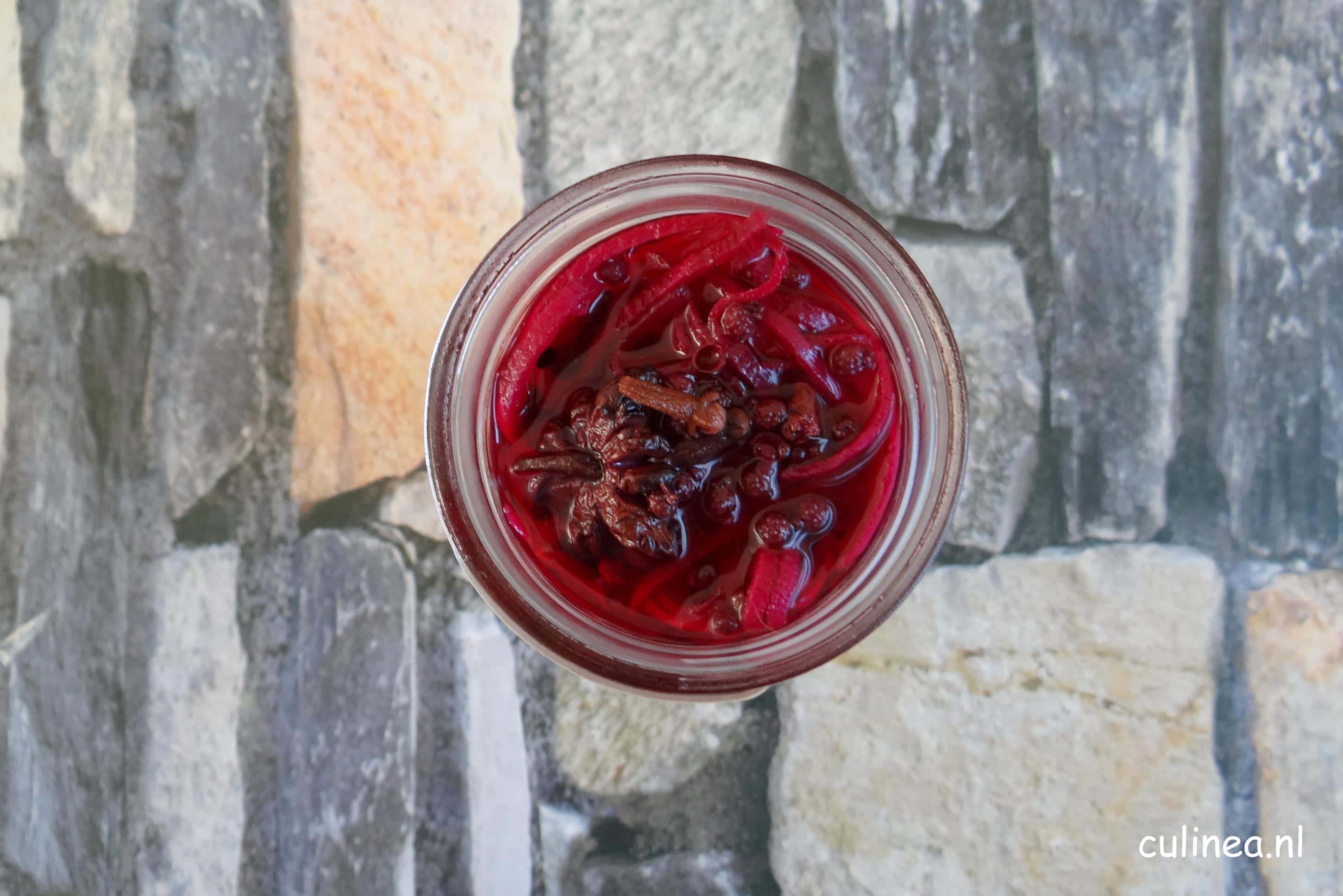 Ingemaakte rode biet