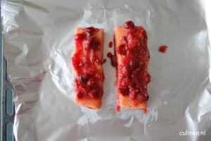 Zalm uit de oven met cranberrysaus