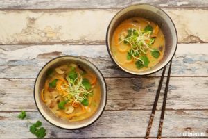 Vegetarische Tom Kha Kai met paddenstoelen