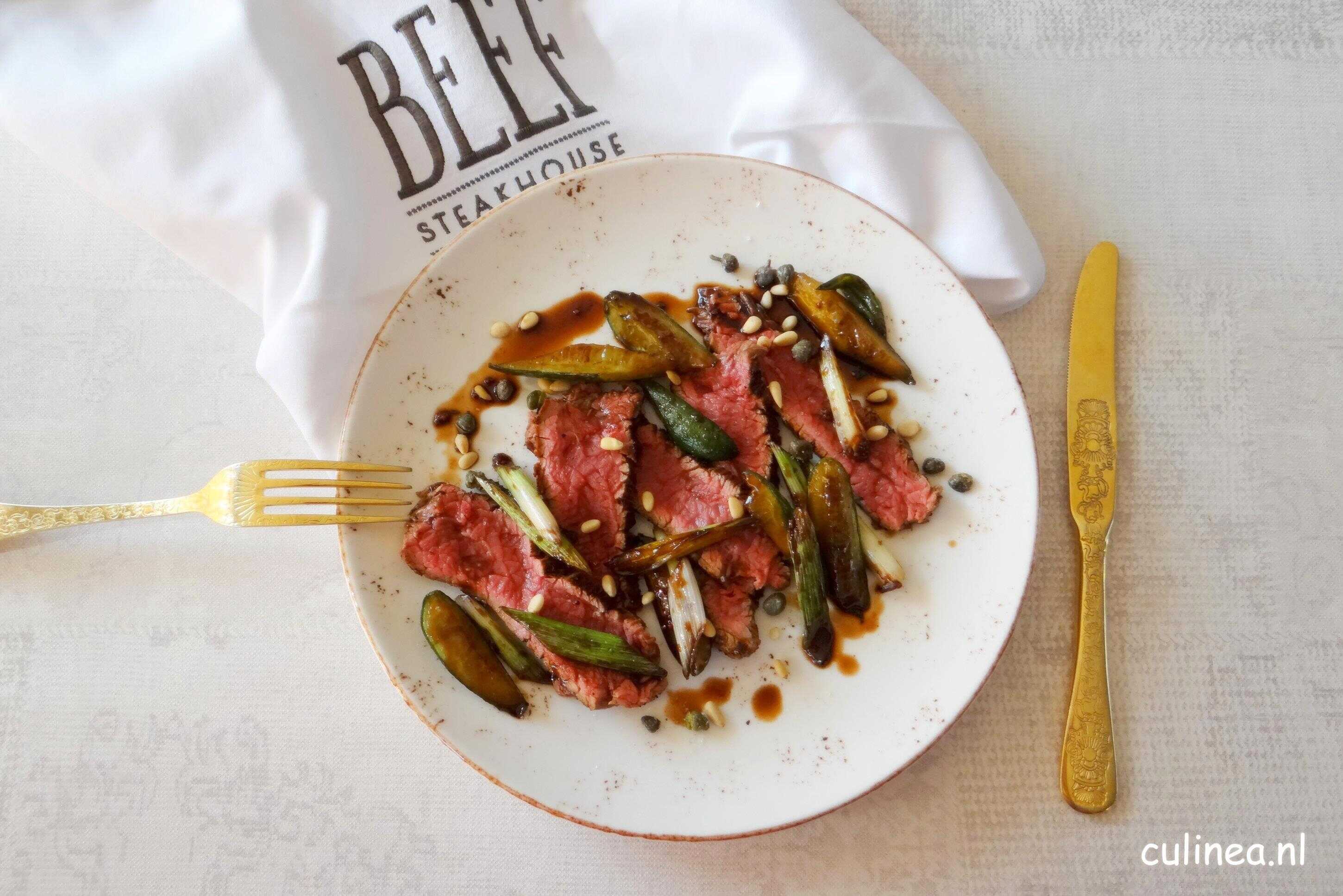 Bavette met lente-ui en komkommer