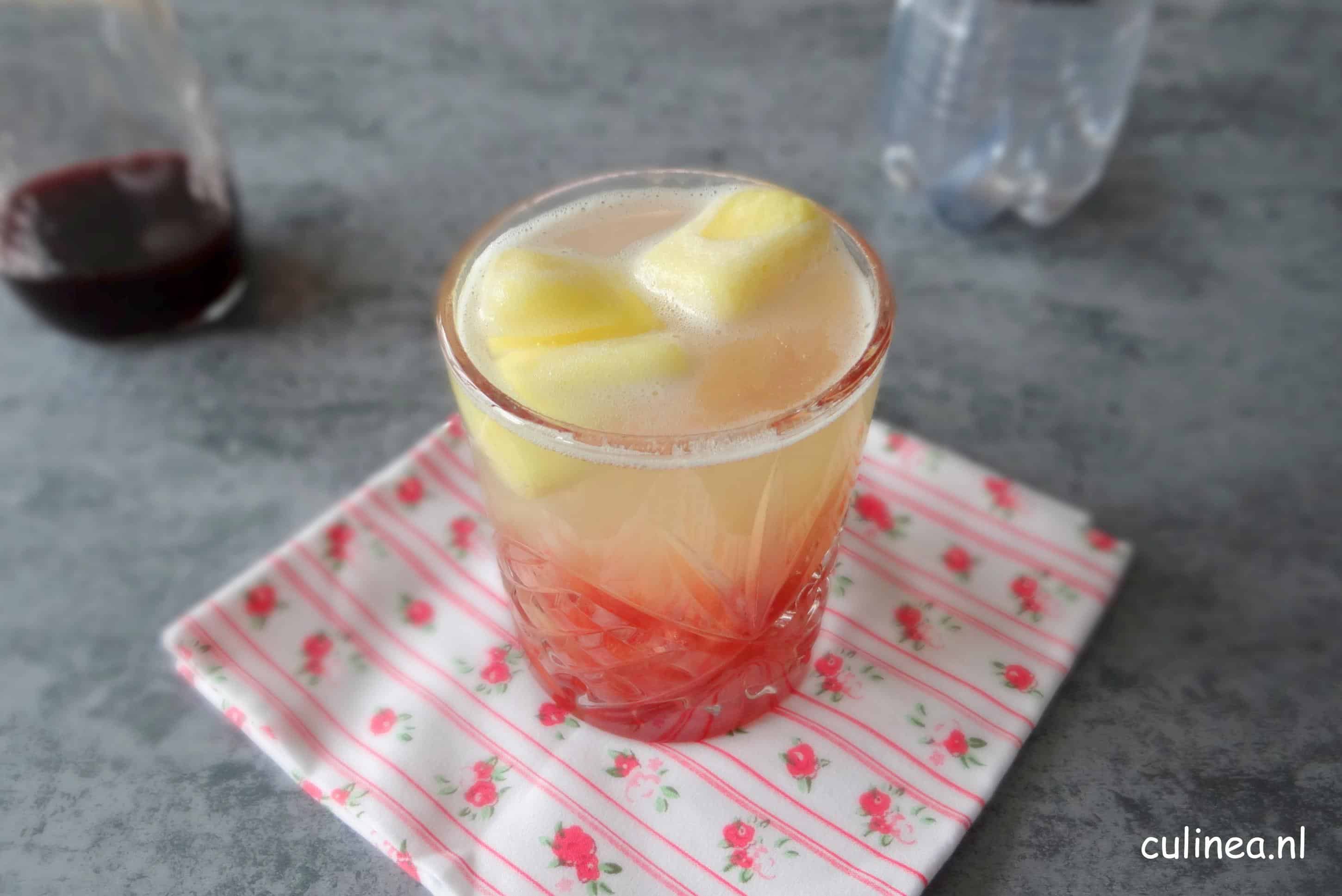 Hibiscus ananas mocktail