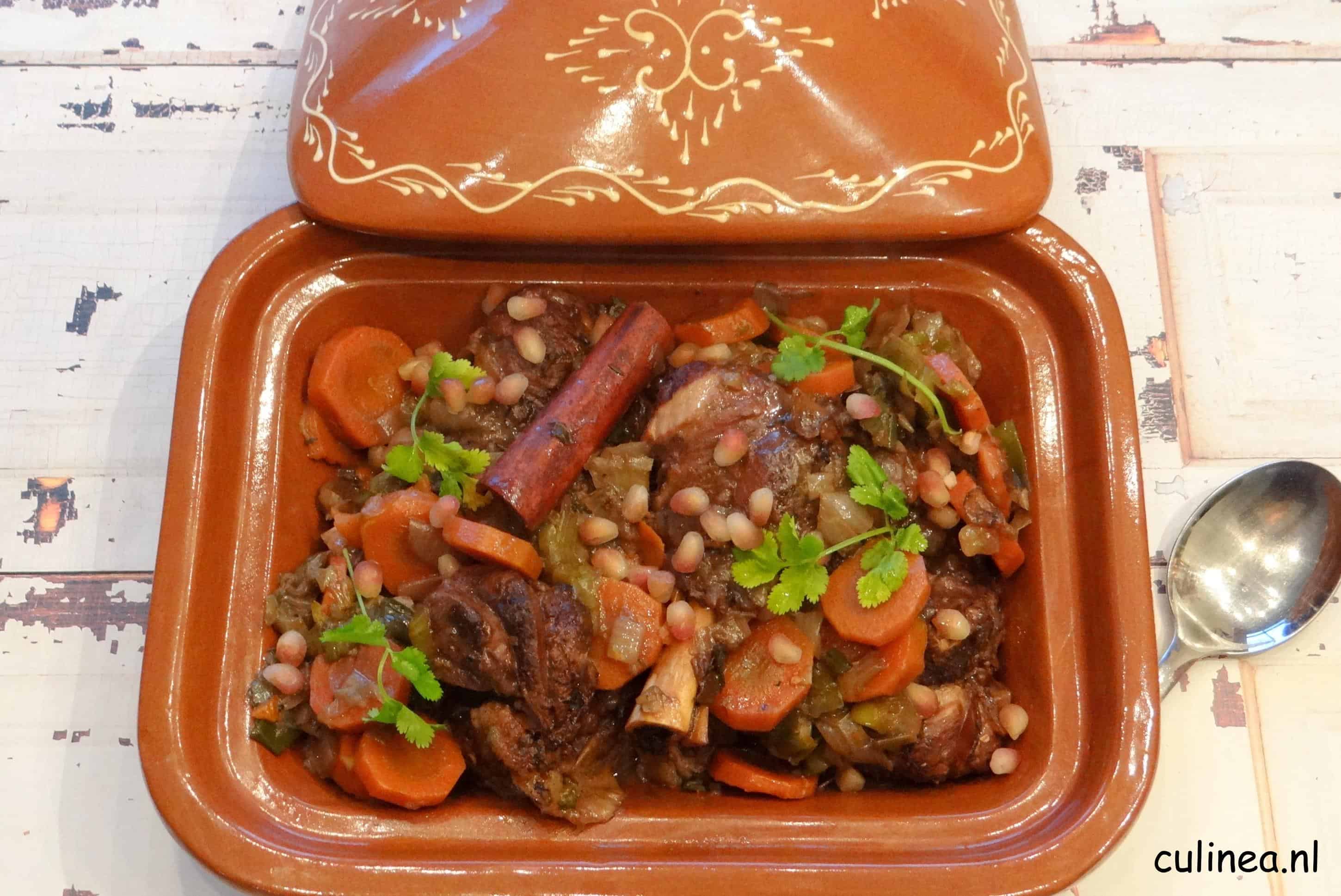 Lamsschenkels met granaatappel