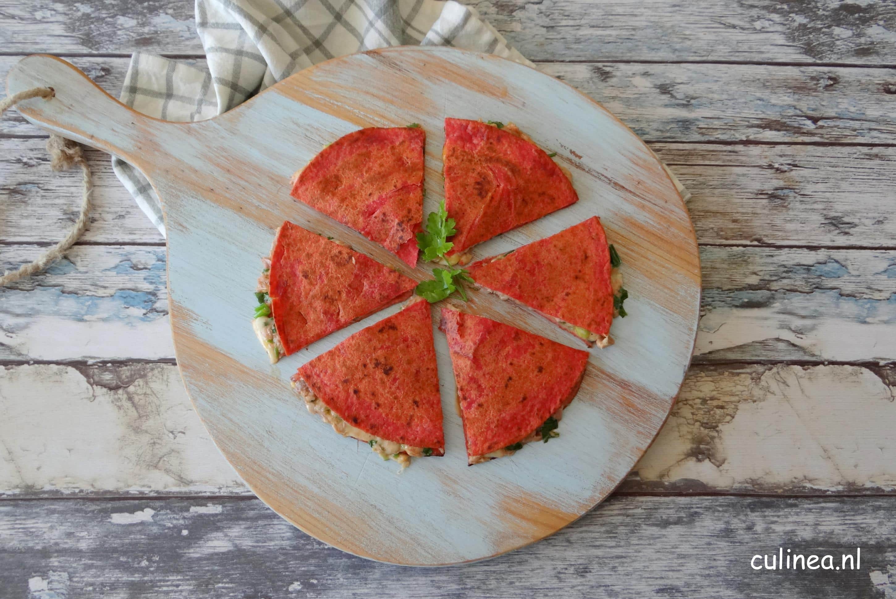 Tuna melt rode biet quesadilla