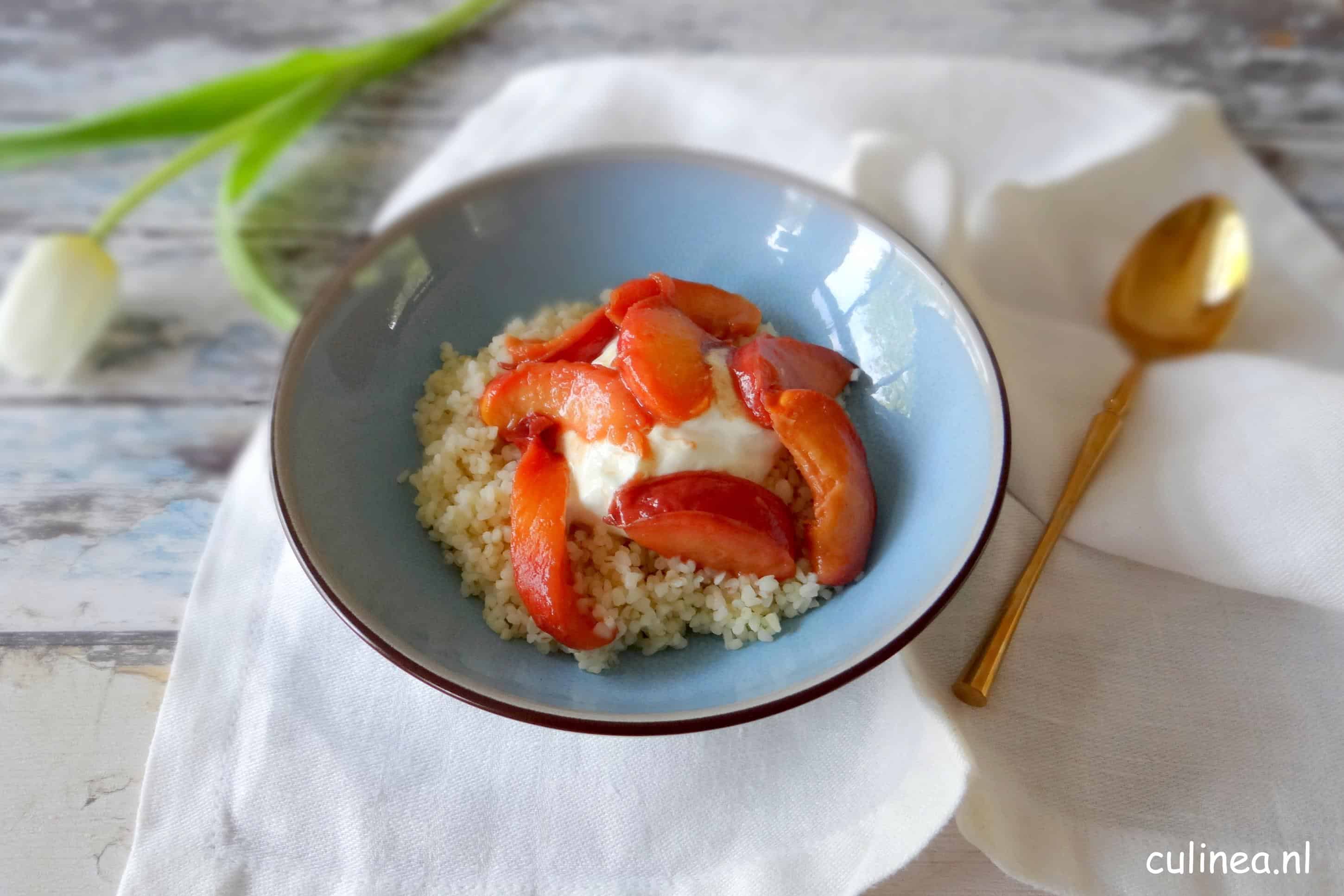 Bulgur met gekarameliseerde nectarines