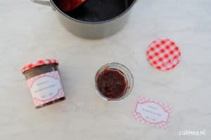 Zelfgemaakte pruimen chutney