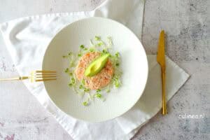 Zalmtartaar met avocado