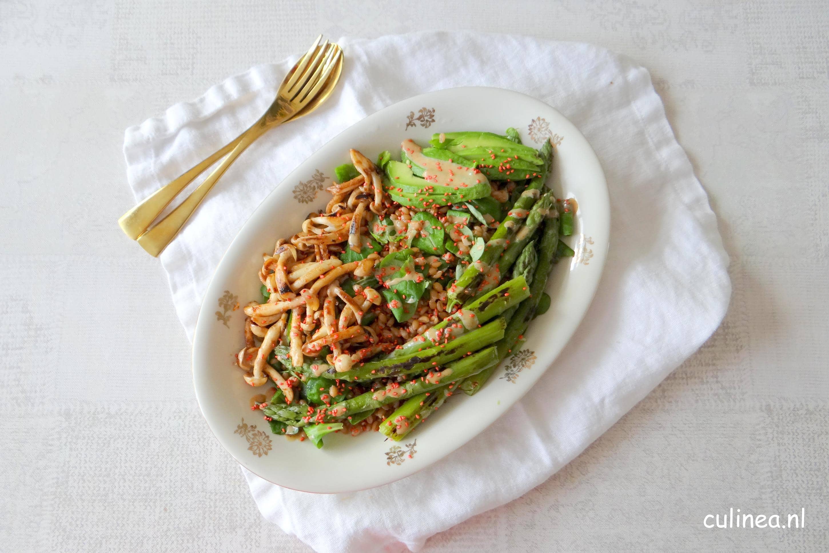 Spelt met asperges en avocado